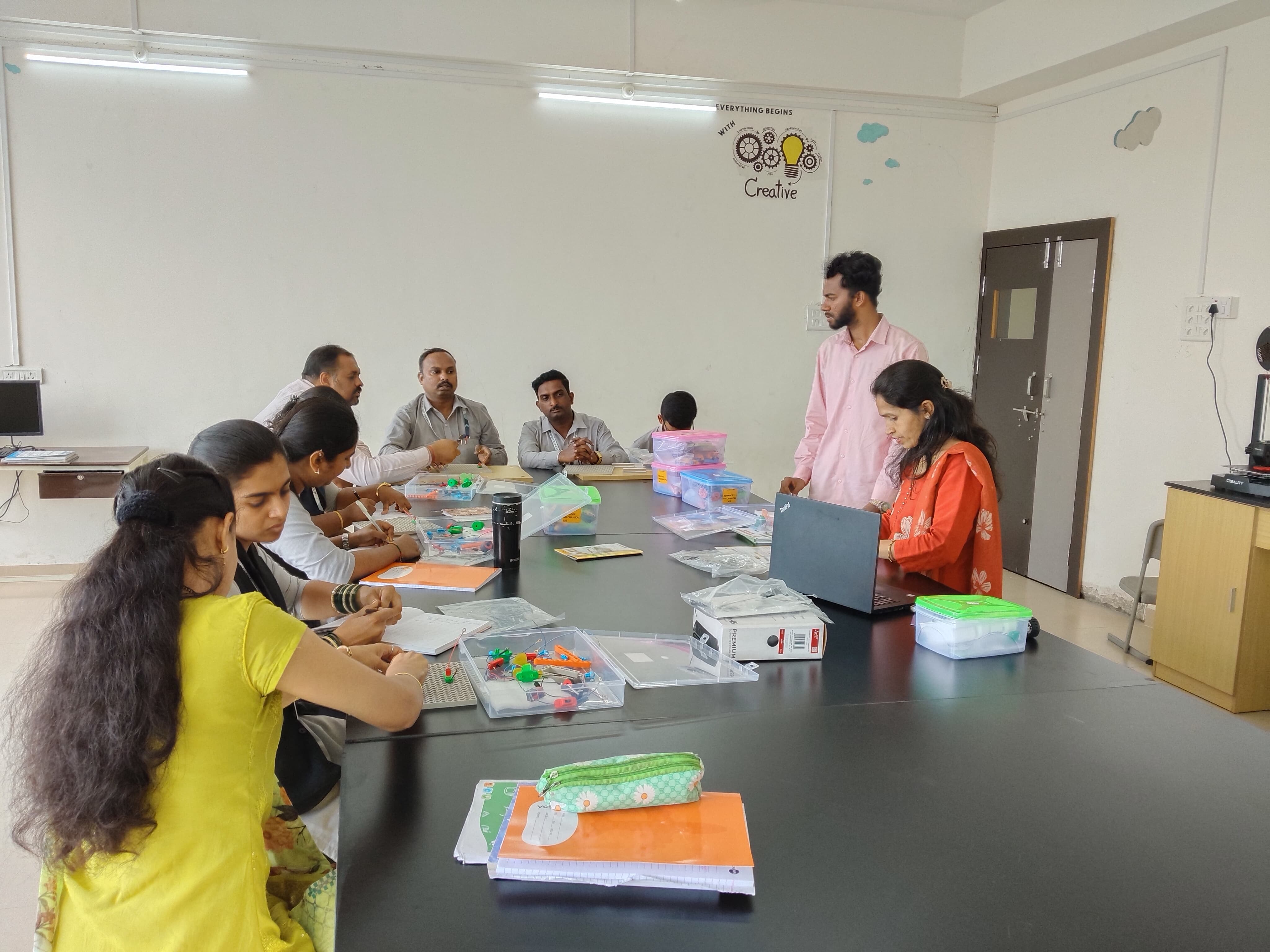 Teacher Training DYP8 Kolhapur.jpg